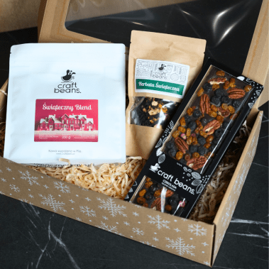 Czekolada mleczna z malinami i pistacją