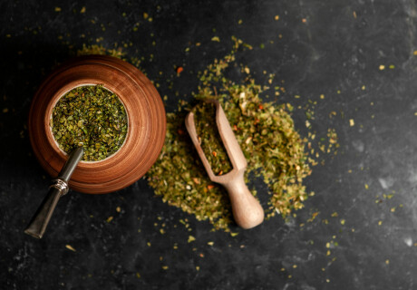 Yerba mate czy kawa - co lepiej pobudza?